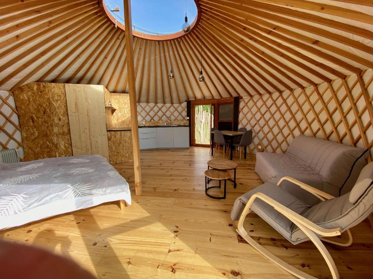 Yourte 2-4 personnes avec SPA Saint-Laurent-de-Lévézou Extérieur photo